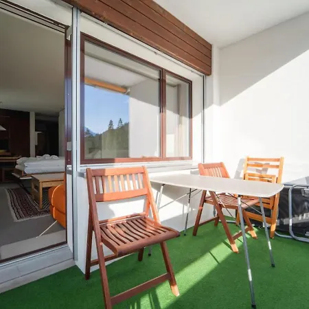 Retro Liftside Apartment *